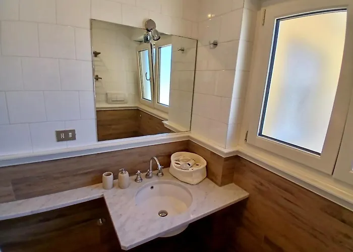 Luce, Silenzio Ed Eleganza Nel Cuore Di - 2 Da Letto Rome